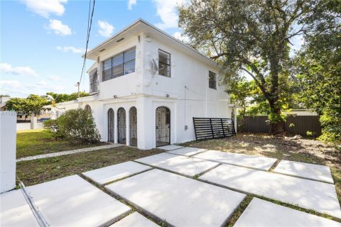 Villa ou maison à louer à Miami, Floride: 4 chambres, 215.63 m2 № 1991516 - photo 3