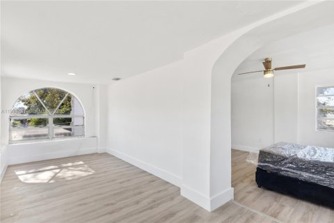 Villa ou maison à louer à Miami, Floride: 4 chambres, 215.63 m2 № 1991516 - photo 12