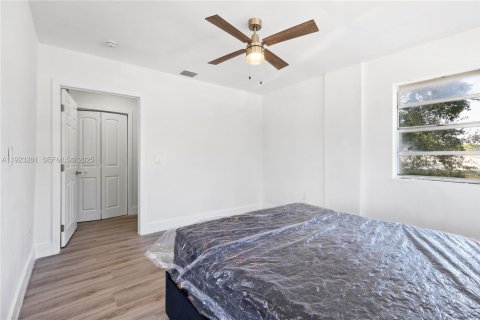 Villa ou maison à louer à Miami, Floride: 4 chambres, 215.63 m2 № 1991516 - photo 13