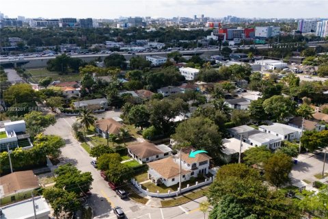 Villa ou maison à louer à Miami, Floride: 4 chambres, 215.63 m2 № 1991516 - photo 23