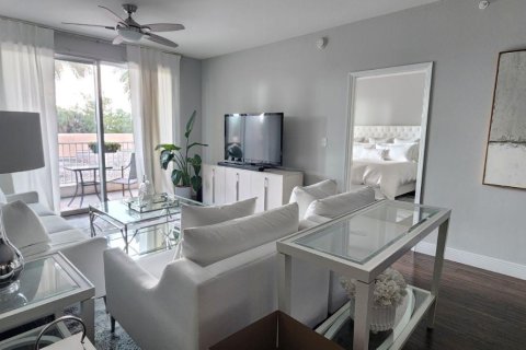 Condominio en venta en Lantana, Florida, 2 dormitorios, 117.52 m2 № 754478 - foto 1
