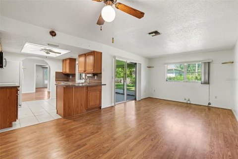 Casa en venta en Port Charlotte, Florida, 3 dormitorios, 157 m2 № 2387385 - foto 13
