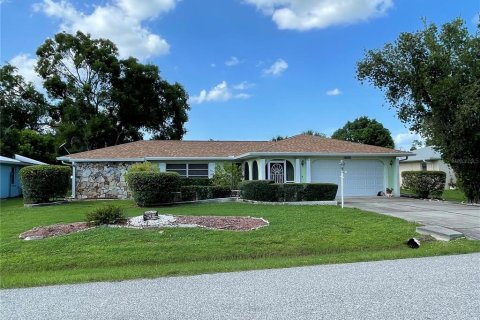 Casa en Port Charlotte, Florida 3 dormitorios, 157 m2 № 2387385