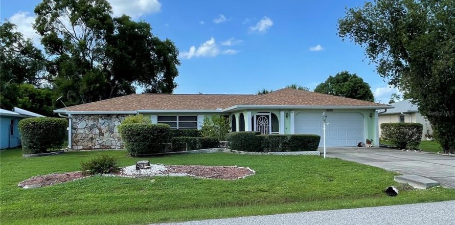 Casa en Port Charlotte, Florida 3 dormitorios, 157 m2 № 2387385