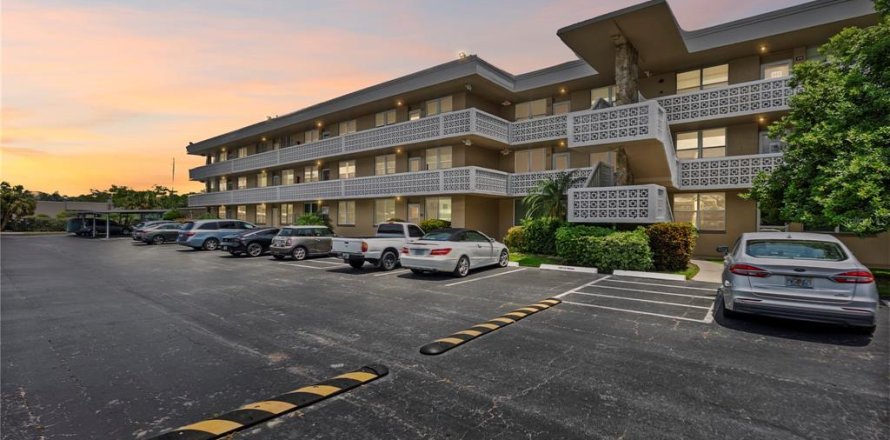 Condominio en Saint Petersburg, Florida, 2 dormitorios № 1681832