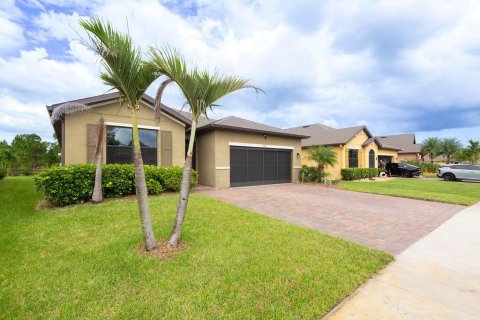 Villa ou maison à vendre à Palm Bay, Floride: 4 chambres, 190.64 m2 № 2407711 - photo 2