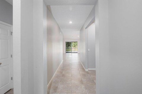 Villa ou maison à vendre à Palm Bay, Floride: 4 chambres, 190.64 m2 № 2407711 - photo 4