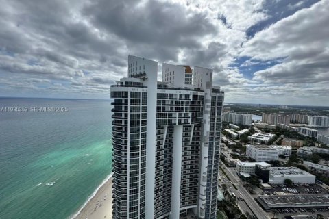Condo in Sunny Isles Beach, Florida, 1 bedroom  № 1994121 - photo 1