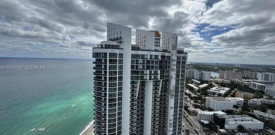 Condo in Sunny Isles Beach, Florida, 1 bedroom  № 1994121