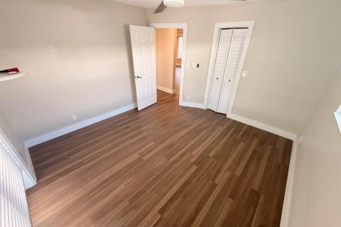 House in Boca Raton, Florida 4 bedrooms, 160.54 sq.m. № 2083842 - photo 25