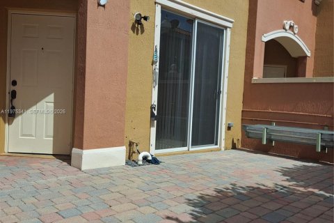 Adosado en alquiler en Pembroke Pines, Florida, 2 dormitorios, 102.19 m2 № 2041386 - foto 4