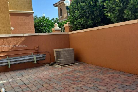 Adosado en alquiler en Pembroke Pines, Florida, 2 dormitorios, 102.19 m2 № 2041386 - foto 5