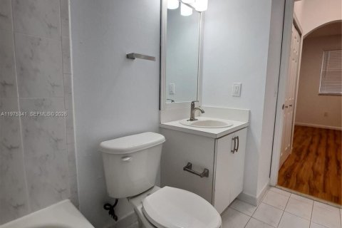Adosado en alquiler en Pembroke Pines, Florida, 2 dormitorios, 102.19 m2 № 2041386 - foto 9