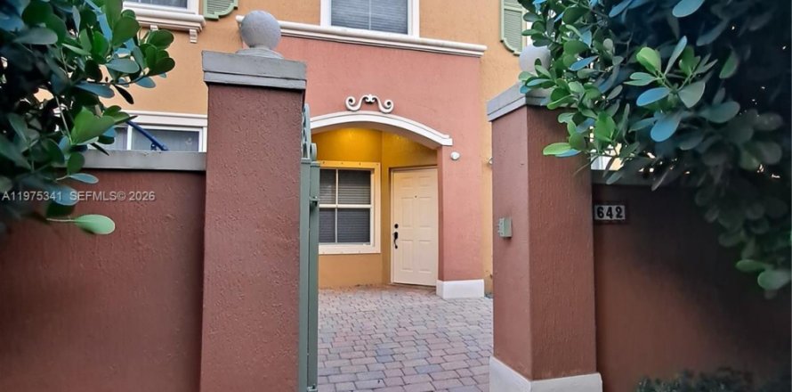 Adosado en Pembroke Pines, Florida 2 dormitorios, 102.19 m2 № 2041386