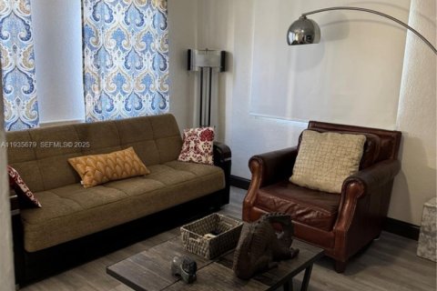 Apartamento en alquiler en Miami, Florida, 1 dormitorio, 46.45 m2 № 1993809 - foto 5