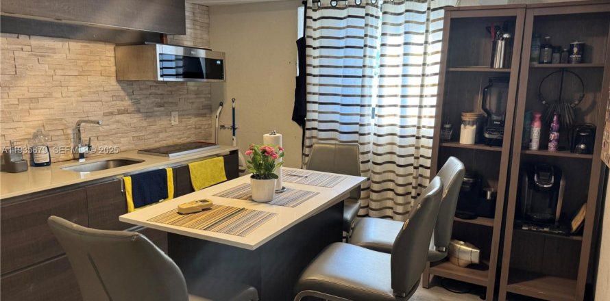 Apartamento en Miami, Florida 1 dormitorio, 46.45 m2 № 1993809