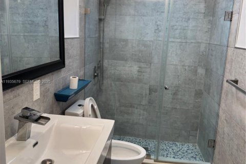 Apartamento en alquiler en Miami, Florida, 1 dormitorio, 46.45 m2 № 1993809 - foto 4