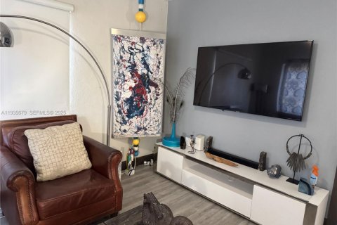 Apartamento en alquiler en Miami, Florida, 1 dormitorio, 46.45 m2 № 1993809 - foto 3