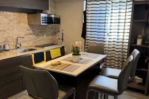 Apartamento en alquiler en Miami, Florida, 1 dormitorio, 46.45 m2 № 1993809 - foto 10