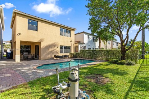 Villa ou maison à vendre à Miami, Floride: 4 chambres, 219.34 m2 № 1823848 - photo 10