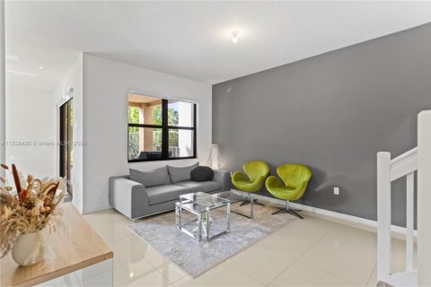 Villa ou maison à vendre à Miami, Floride: 4 chambres, 219.34 m2 № 1823848 - photo 18
