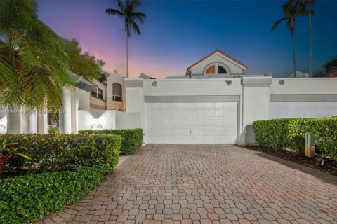 Touwnhouse à vendre à Pinecrest, Floride: 4 chambres, 273.5 m2 № 2066874 - photo 1