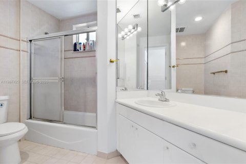 Touwnhouse à vendre à Pinecrest, Floride: 4 chambres, 273.5 m2 № 2066874 - photo 18