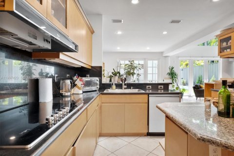 Touwnhouse à vendre à Pinecrest, Floride: 4 chambres, 273.5 m2 № 2066874 - photo 13
