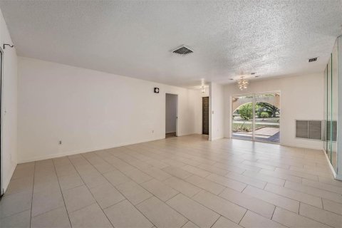 Villa ou maison à vendre à Port Richey, Floride: 3 chambres, 165.74 m2 № 2092527 - photo 17