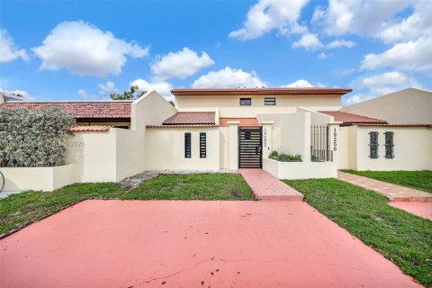 Adosado en Hialeah, Florida 2 dormitorios, 141.95 m2 № 2065221