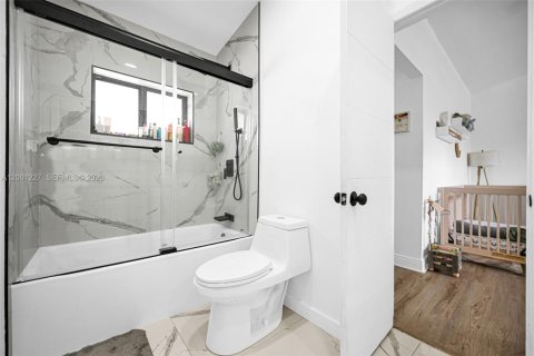 Adosado en venta en Hialeah, Florida, 2 dormitorios, 141.95 m2 № 2065221 - foto 28