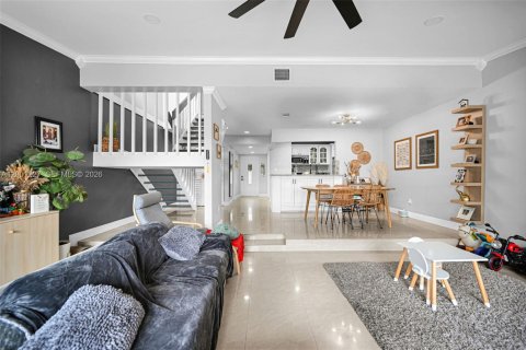 Adosado en venta en Hialeah, Florida, 2 dormitorios, 141.95 m2 № 2065221 - foto 13