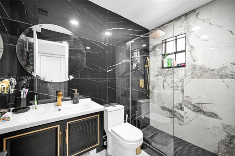 Adosado en venta en Hialeah, Florida, 2 dormitorios, 141.95 m2 № 2065221 - foto 17