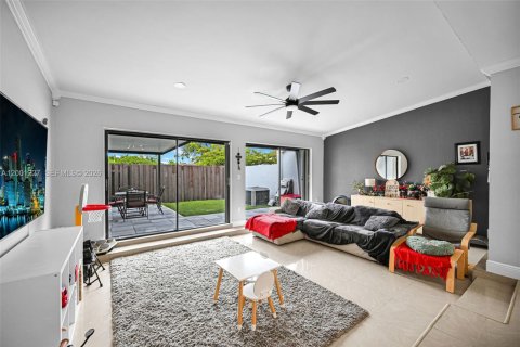 Adosado en venta en Hialeah, Florida, 2 dormitorios, 141.95 m2 № 2065221 - foto 29