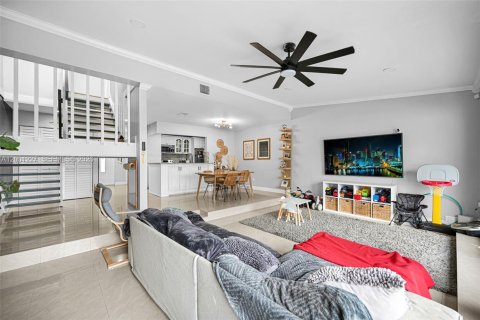 Adosado en venta en Hialeah, Florida, 2 dormitorios, 141.95 m2 № 2065221 - foto 14