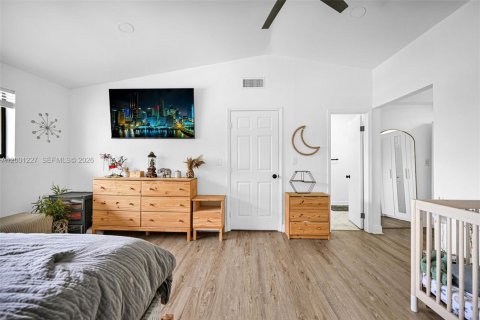 Adosado en venta en Hialeah, Florida, 2 dormitorios, 141.95 m2 № 2065221 - foto 27