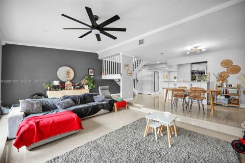 Adosado en venta en Hialeah, Florida, 2 dormitorios, 141.95 m2 № 2065221 - foto 22