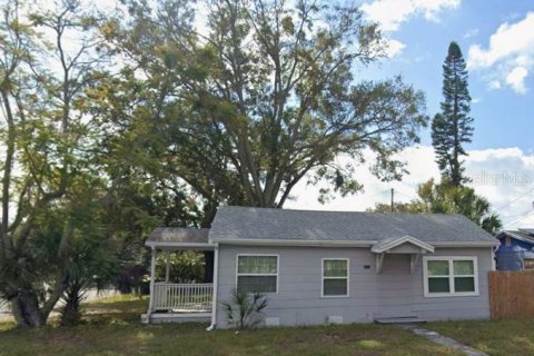 House in Saint Petersburg, Florida 2 bedrooms, 57.6 sq.m. № 2112767