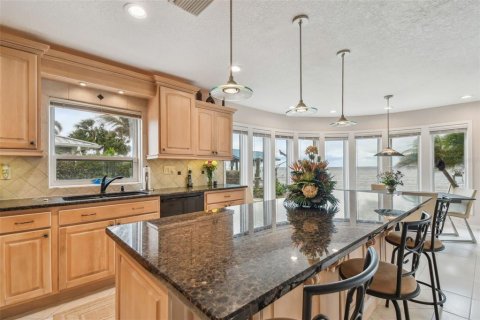 House in Palm Harbor, Florida 4 bedrooms, 327.57 sq.m. № 2152070 - photo 21