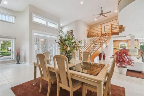 House in Palm Harbor, Florida 4 bedrooms, 327.57 sq.m. № 2152070 - photo 12