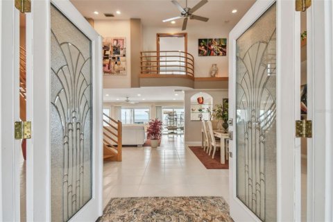 House in Palm Harbor, Florida 4 bedrooms, 327.57 sq.m. № 2152070 - photo 10