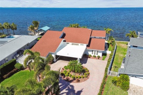 House in Palm Harbor, Florida 4 bedrooms, 327.57 sq.m. № 2152070 - photo 3