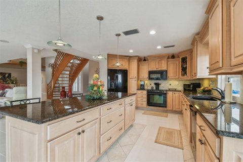 House in Palm Harbor, Florida 4 bedrooms, 327.57 sq.m. № 2152070 - photo 19