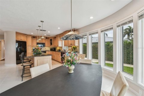 House in Palm Harbor, Florida 4 bedrooms, 327.57 sq.m. № 2152070 - photo 24