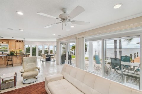 House in Palm Harbor, Florida 4 bedrooms, 327.57 sq.m. № 2152070 - photo 25
