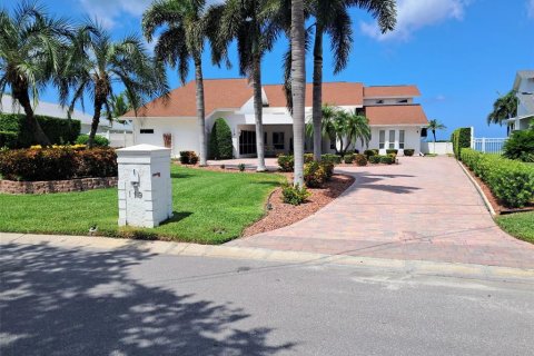 House in Palm Harbor, Florida 4 bedrooms, 327.57 sq.m. № 2152070 - photo 4