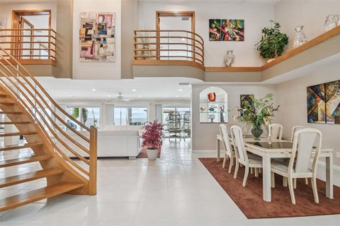 House in Palm Harbor, Florida 4 bedrooms, 327.57 sq.m. № 2152070 - photo 11