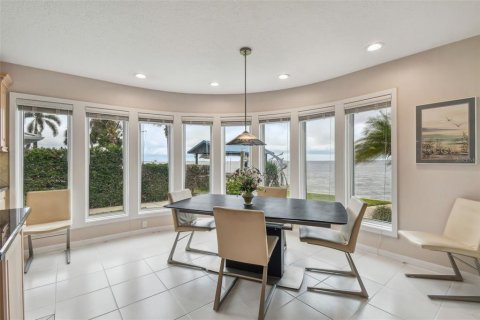 House in Palm Harbor, Florida 4 bedrooms, 327.57 sq.m. № 2152070 - photo 23