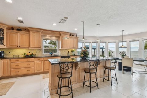 House in Palm Harbor, Florida 4 bedrooms, 327.57 sq.m. № 2152070 - photo 18