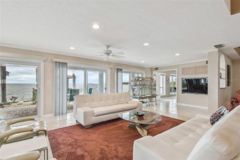 House in Palm Harbor, Florida 4 bedrooms, 327.57 sq.m. № 2152070 - photo 17